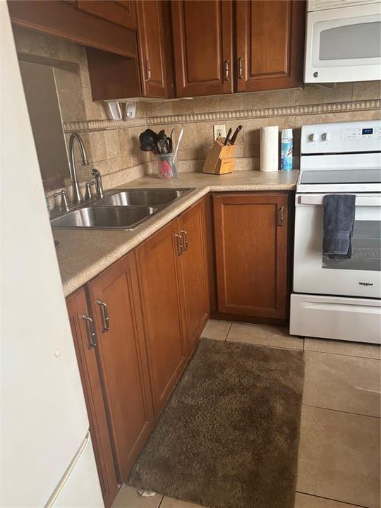 For Sale: $113,000 (2 beds, 2 baths, 932 Square Feet)