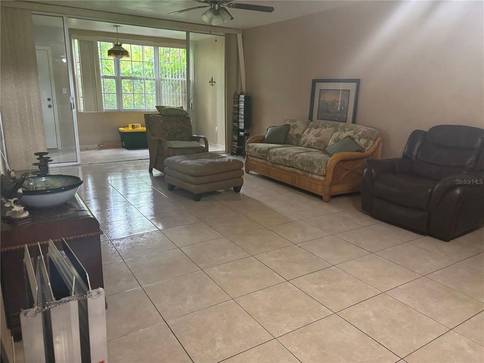 For Sale: $113,000 (2 beds, 2 baths, 932 Square Feet)