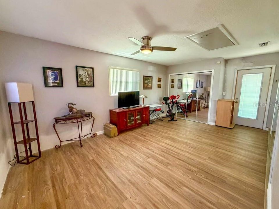 En Venta: $385,000 (3 camas, 2 baños, 1662 Pies cuadrados)