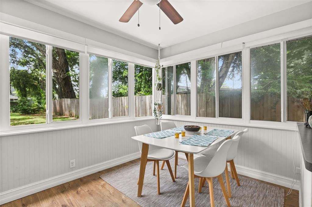 For Sale: $349,900 (2 beds, 1 baths, 805 Square Feet)