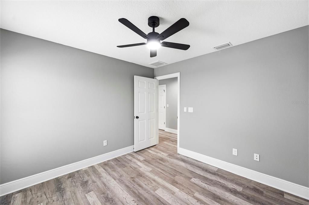 For Sale: $350,000 (3 beds, 2 baths, 1296 Square Feet)