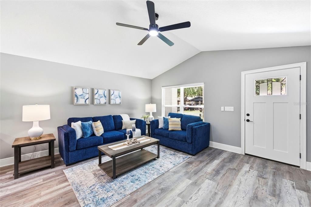 For Sale: $350,000 (3 beds, 2 baths, 1296 Square Feet)