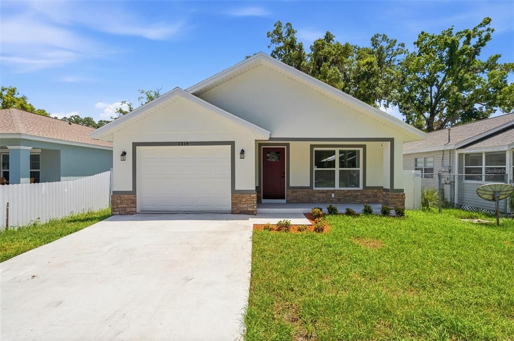 For Sale: $350,000 (3 beds, 2 baths, 1296 Square Feet)