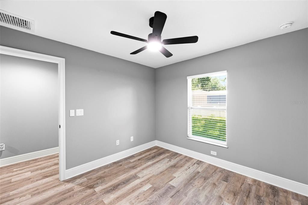 For Sale: $350,000 (3 beds, 2 baths, 1296 Square Feet)