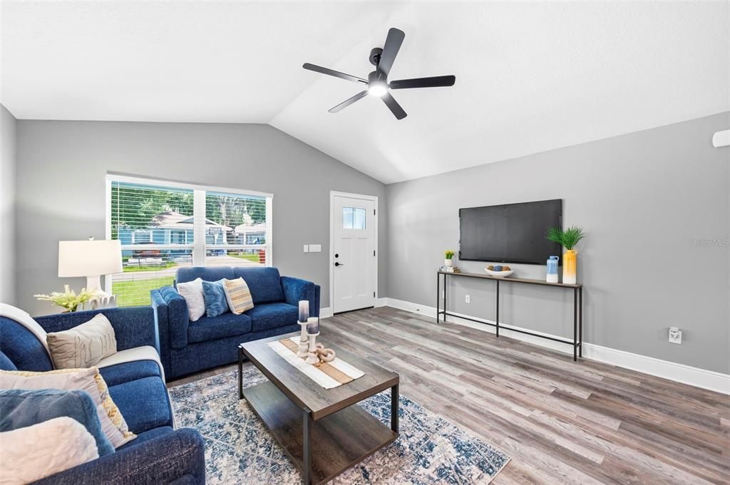 For Sale: $350,000 (3 beds, 2 baths, 1296 Square Feet)