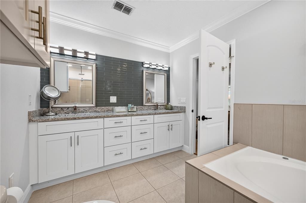 En Venta: $888,000 (4 camas, 3 baños, 2166 Pies cuadrados)