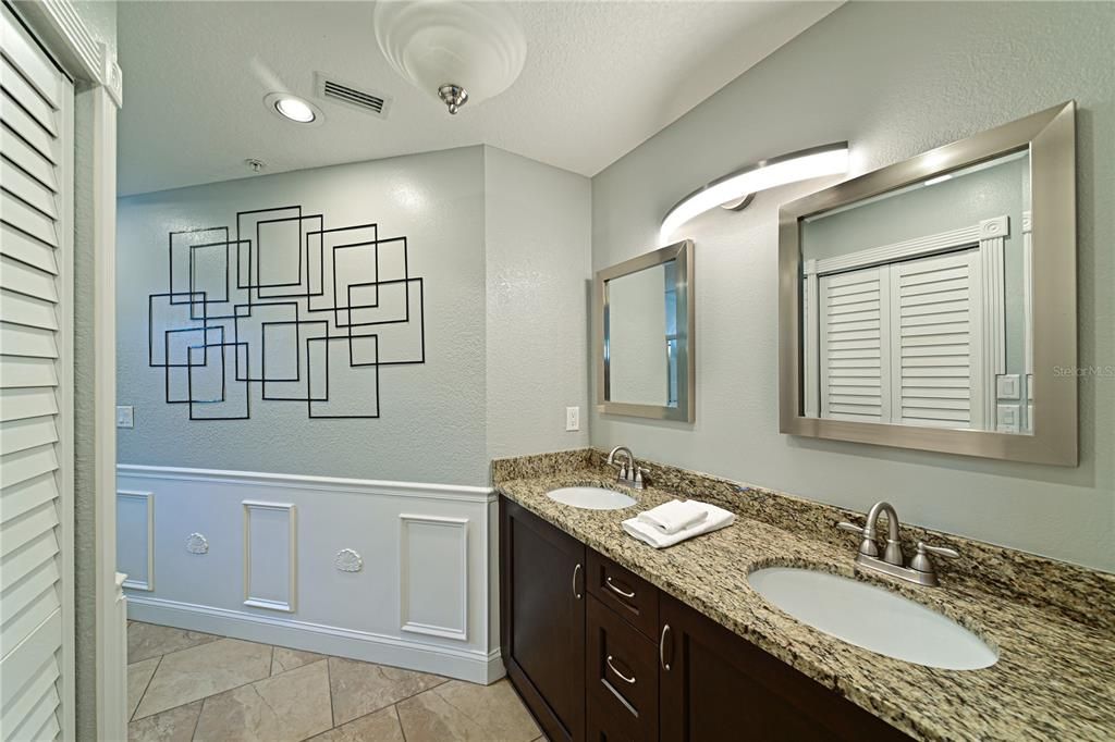 For Sale: $240,000 (2 beds, 2 baths, 1346 Square Feet)