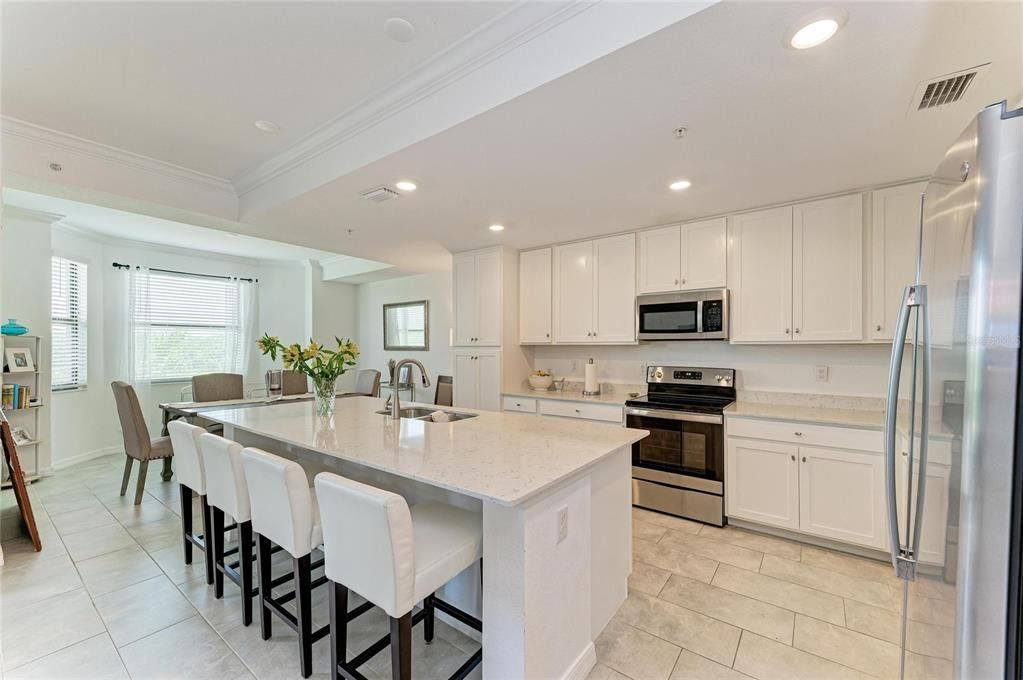 На продажу: $269,900 (2 спален, 2 ванн, 1142 Квадратных фут)