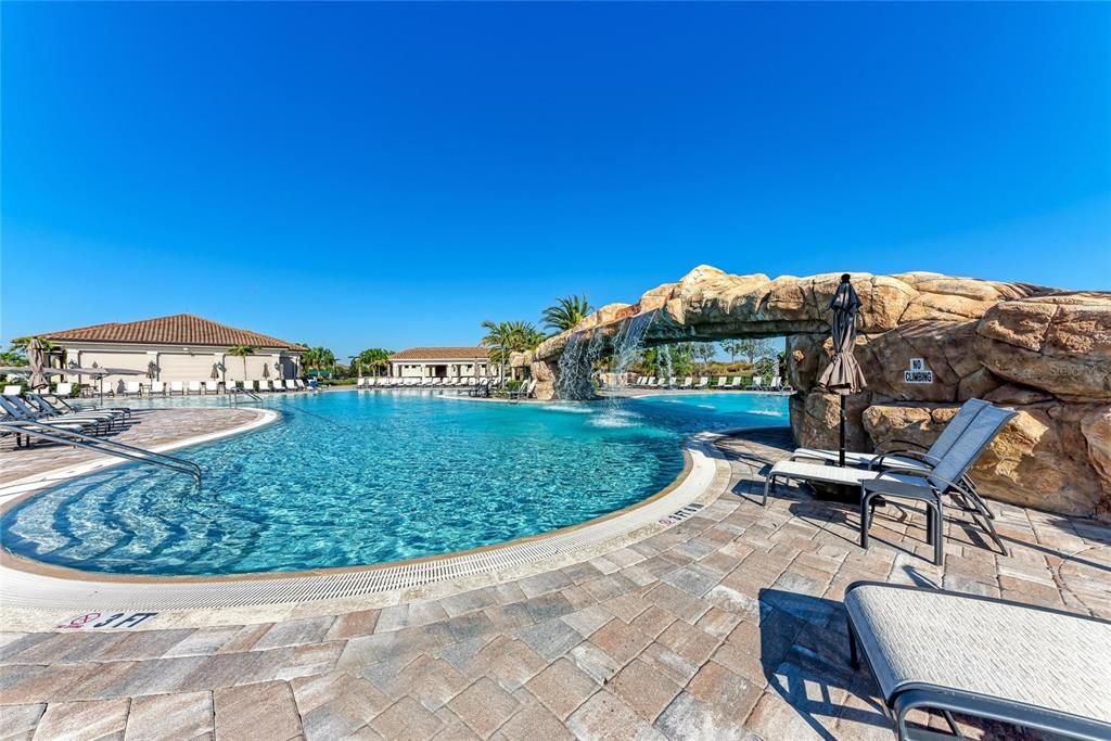 На продажу: $269,900 (2 спален, 2 ванн, 1142 Квадратных фут)