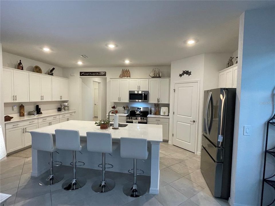 For Sale: $520,000 (3 beds, 3 baths, 2214 Square Feet)