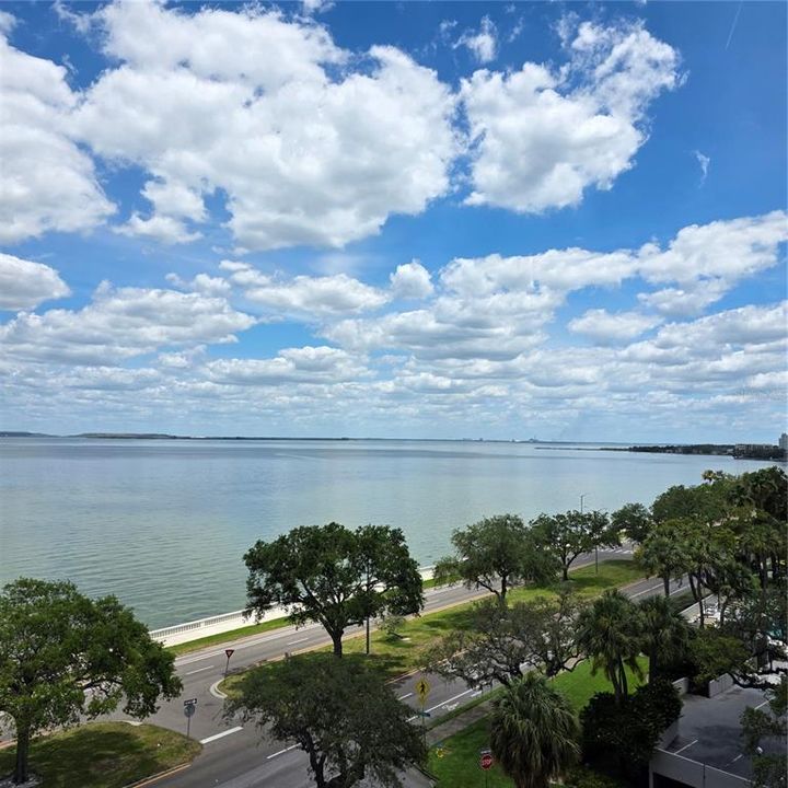 For Rent: $2,850 (2 beds, 2 baths, 838 Square Feet)