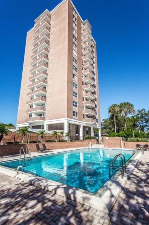 For Rent: $2,850 (2 beds, 2 baths, 838 Square Feet)