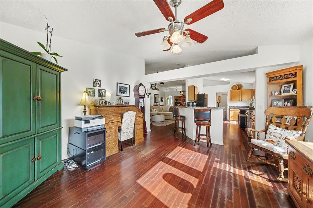En Venta: $350,000 (4 camas, 2 baños, 1874 Pies cuadrados)