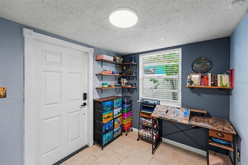 For Sale: $306,000 (2 beds, 1 baths, 800 Square Feet)