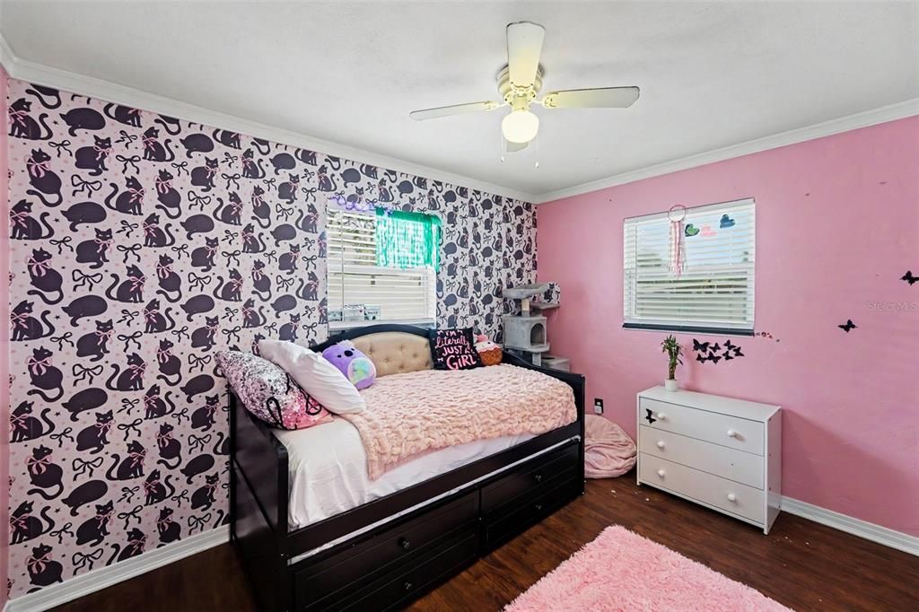 For Sale: $306,000 (2 beds, 1 baths, 800 Square Feet)