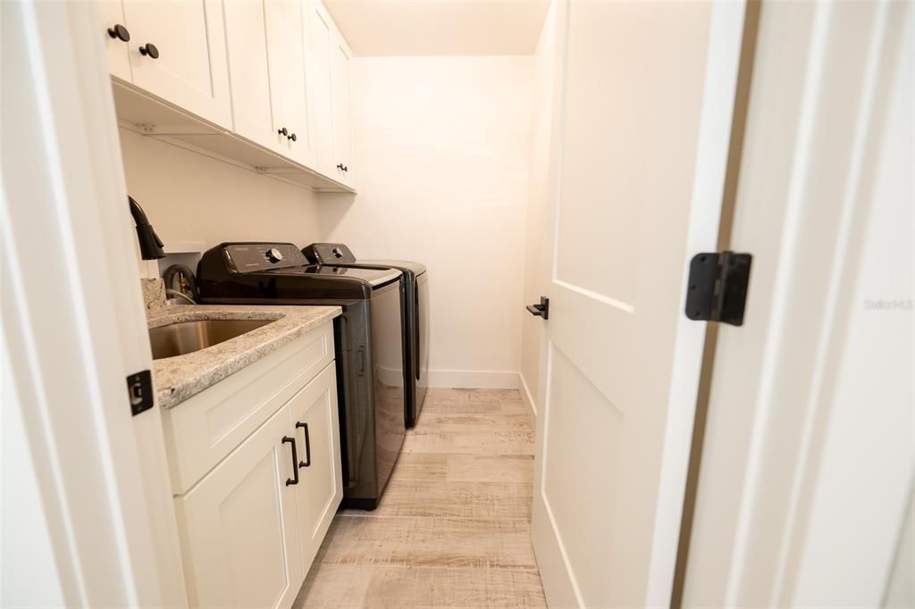 For Sale: $349,000 (3 beds, 2 baths, 1439 Square Feet)