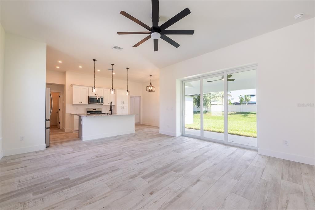 For Sale: $349,000 (3 beds, 2 baths, 1439 Square Feet)