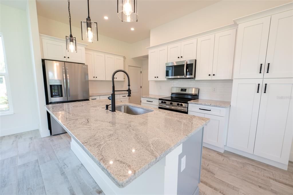 For Sale: $349,000 (3 beds, 2 baths, 1439 Square Feet)