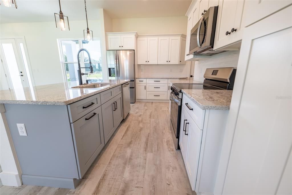 For Sale: $349,000 (3 beds, 2 baths, 1439 Square Feet)