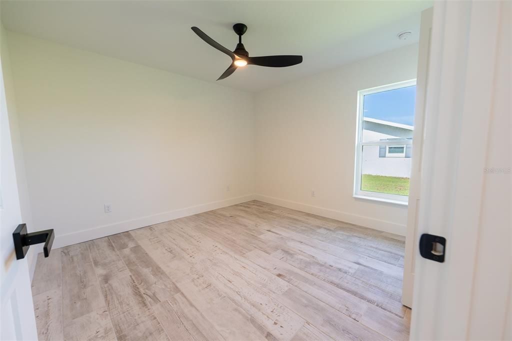 For Sale: $349,000 (3 beds, 2 baths, 1439 Square Feet)