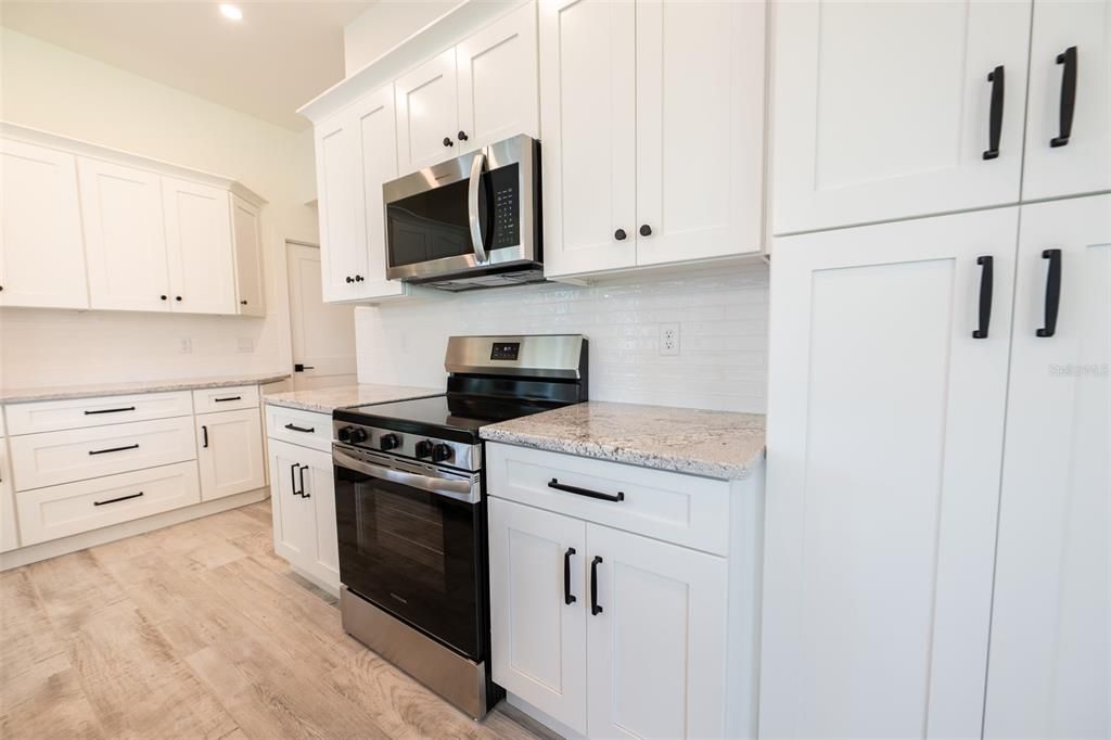 For Sale: $349,000 (3 beds, 2 baths, 1439 Square Feet)