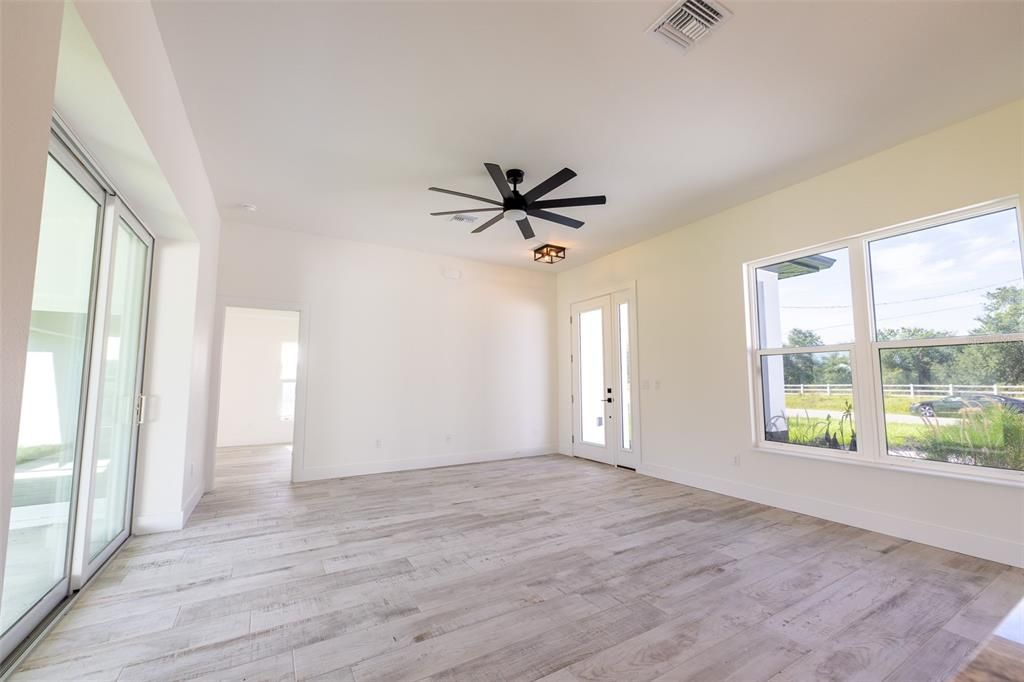 For Sale: $349,000 (3 beds, 2 baths, 1439 Square Feet)
