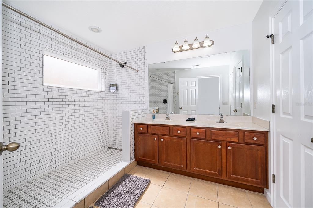 En Venta: $509,900 (6 camas, 5 baños, 3579 Pies cuadrados)