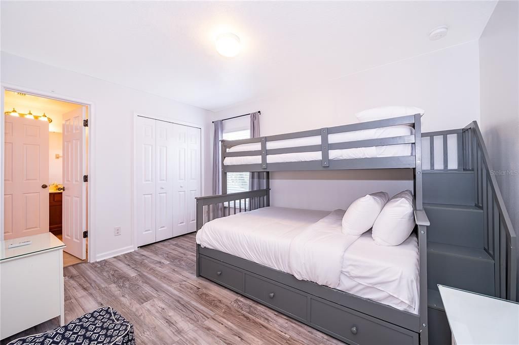 En Venta: $509,900 (6 camas, 5 baños, 3579 Pies cuadrados)
