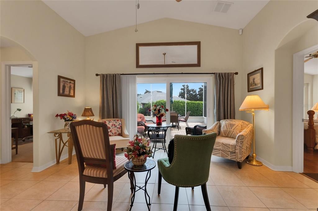 For Sale: $399,900 (4 beds, 3 baths, 1894 Square Feet)