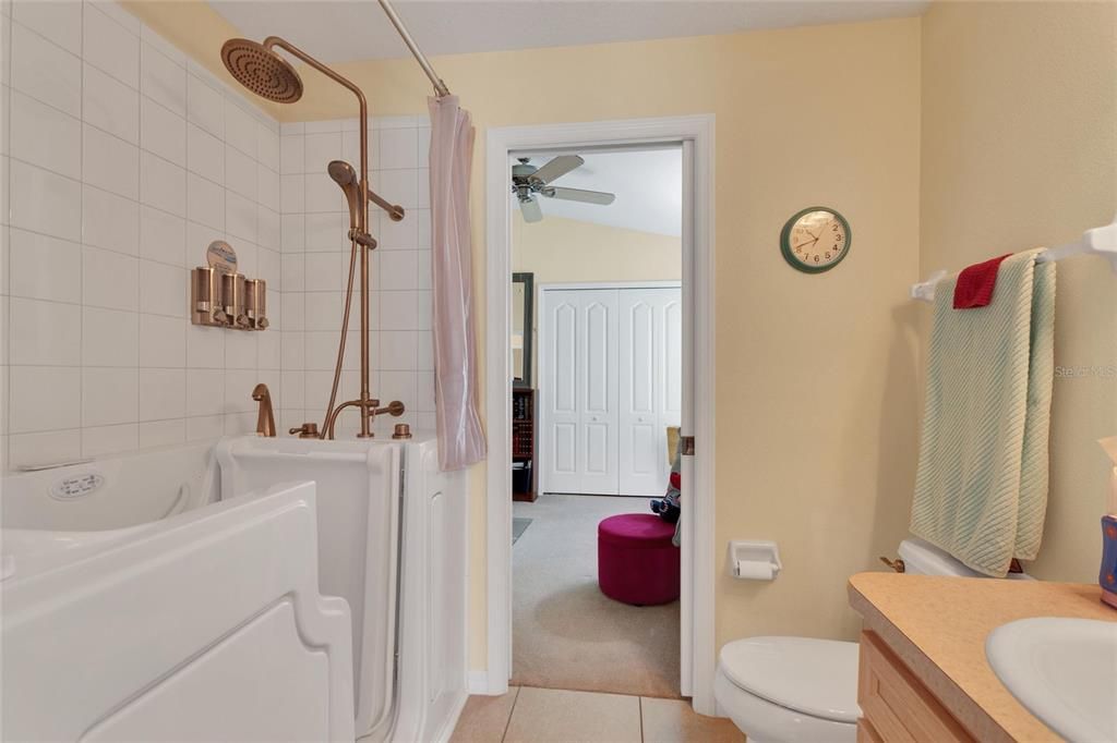 For Sale: $399,900 (4 beds, 3 baths, 1894 Square Feet)