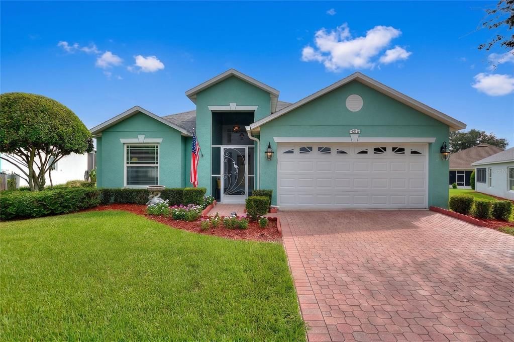 For Sale: $399,900 (4 beds, 3 baths, 1894 Square Feet)