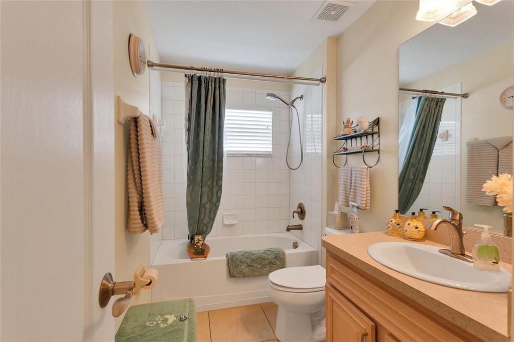 For Sale: $399,900 (4 beds, 3 baths, 1894 Square Feet)