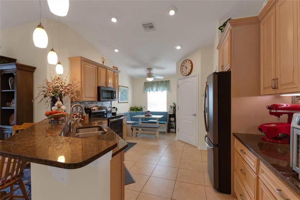 For Sale: $399,900 (4 beds, 3 baths, 1894 Square Feet)