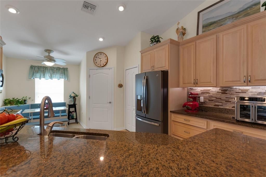 For Sale: $399,900 (4 beds, 3 baths, 1894 Square Feet)