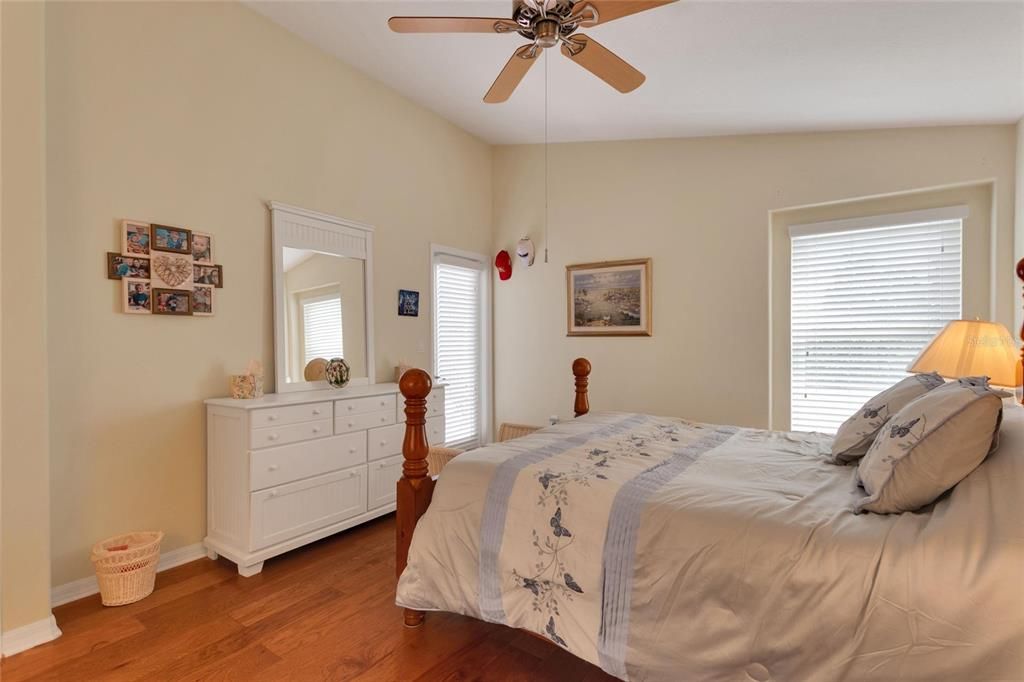For Sale: $399,900 (4 beds, 3 baths, 1894 Square Feet)