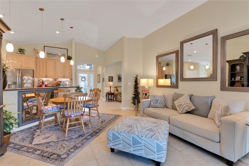 For Sale: $399,900 (4 beds, 3 baths, 1894 Square Feet)
