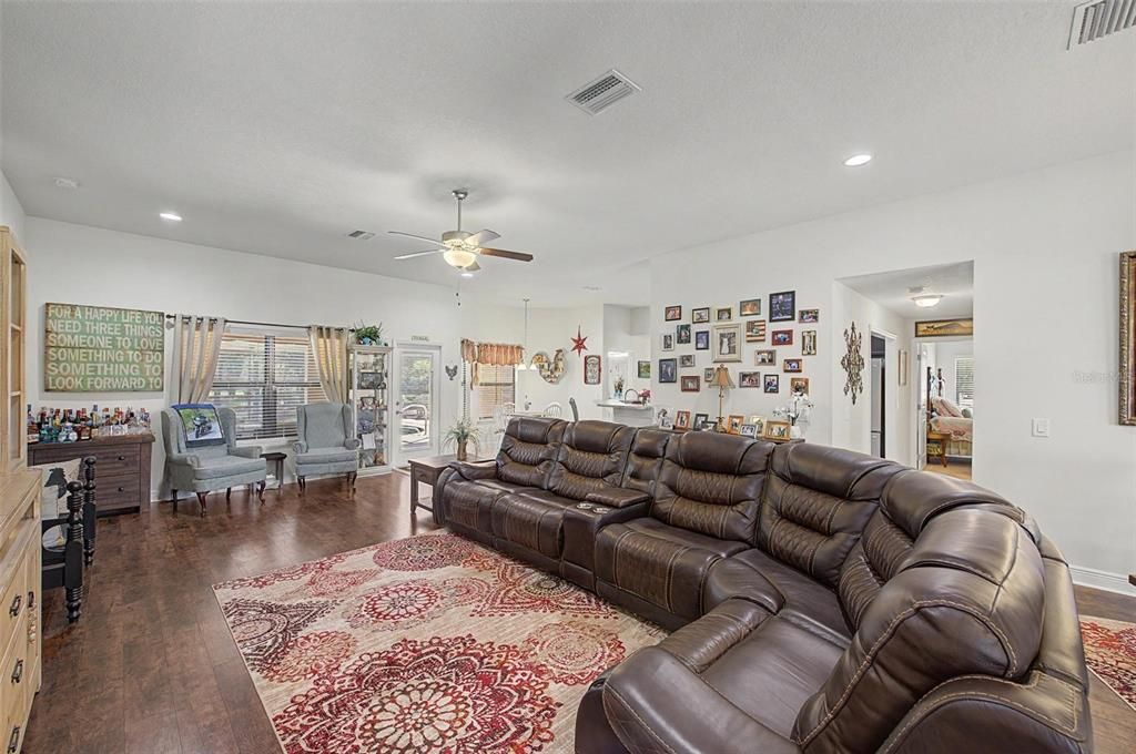 For Sale: $698,000 (4 beds, 3 baths, 2287 Square Feet)