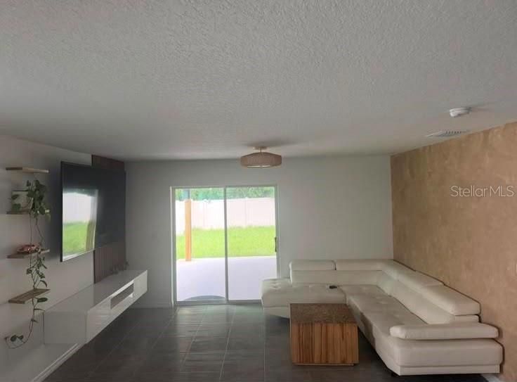 En Renta: $2,500 (5 camas, 3 baños, 2453 Pies cuadrados)