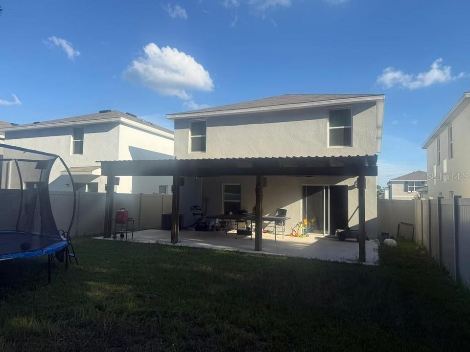 En Renta: $2,500 (5 camas, 3 baños, 2453 Pies cuadrados)