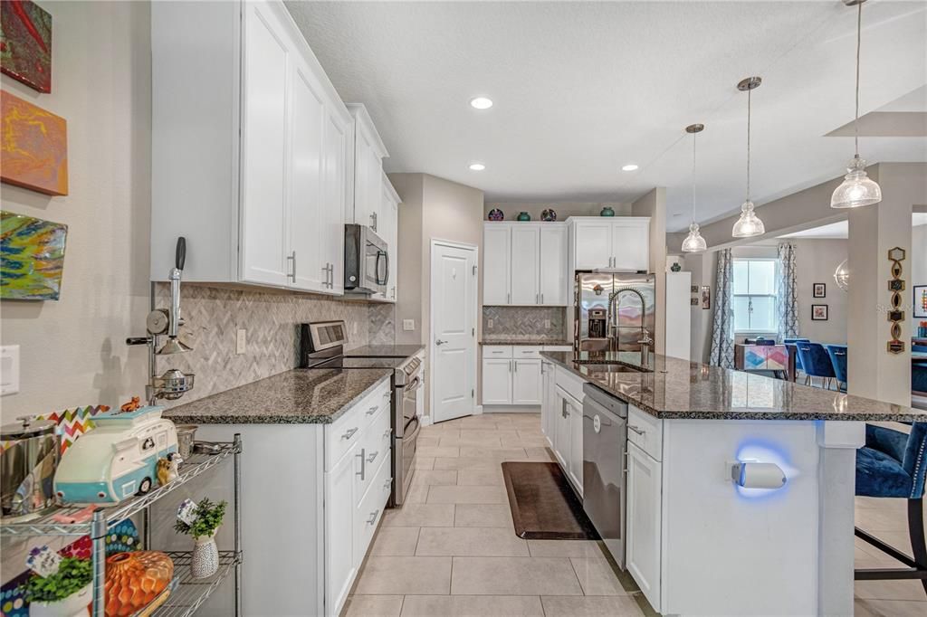 Activo con contrato: $539,900 (4 camas, 3 baños, 2370 Pies cuadrados)