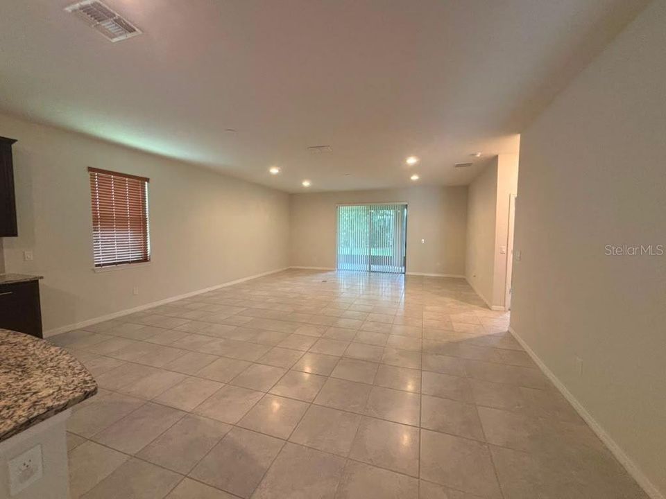 En Renta: $2,300 (4 camas, 2 baños, 2144 Pies cuadrados)