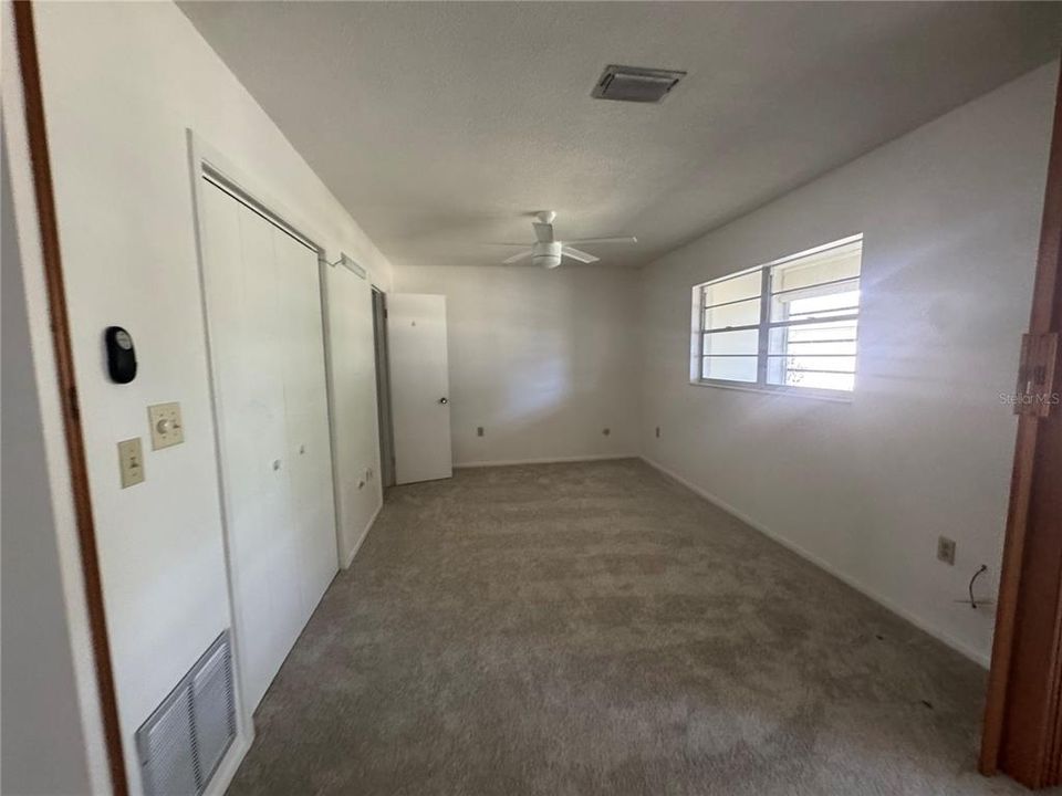 For Sale: $99,000 (2 beds, 1 baths, 1044 Square Feet)
