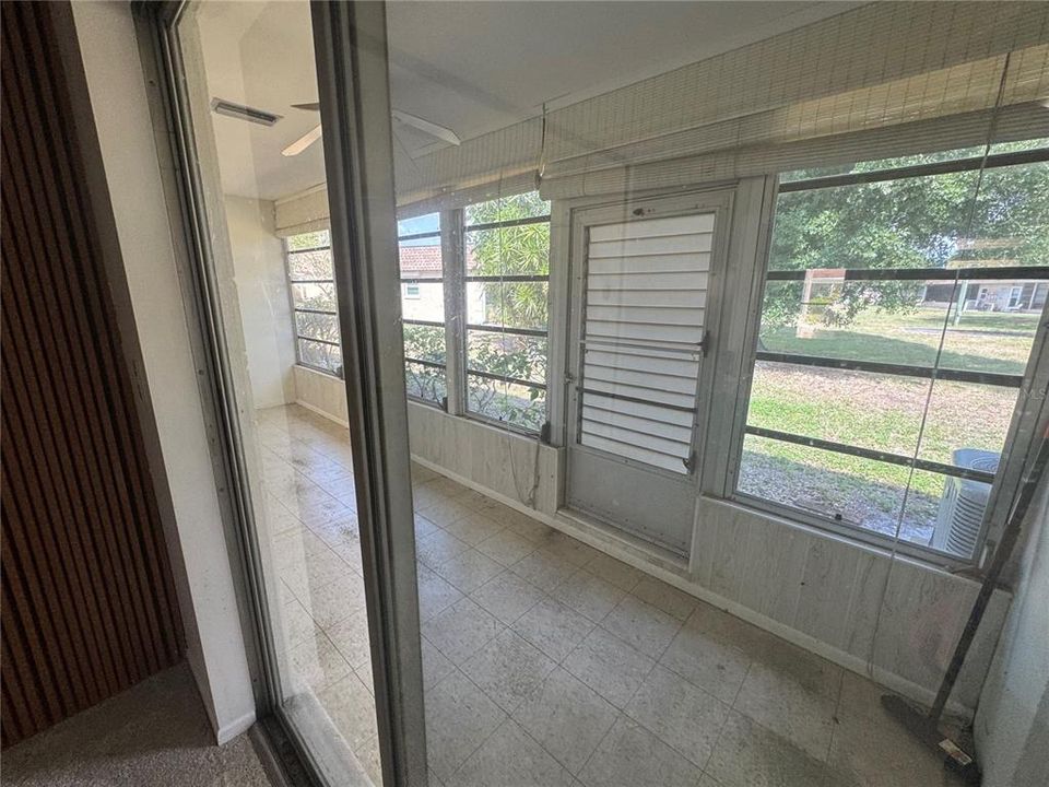 For Sale: $99,000 (2 beds, 1 baths, 1044 Square Feet)