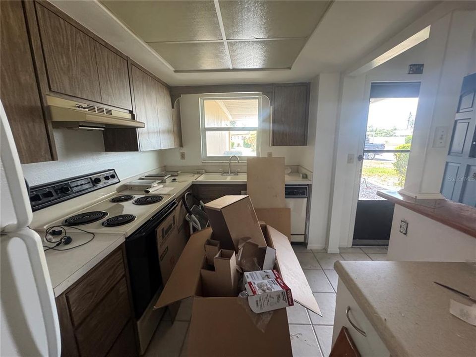 For Sale: $99,000 (2 beds, 1 baths, 1044 Square Feet)