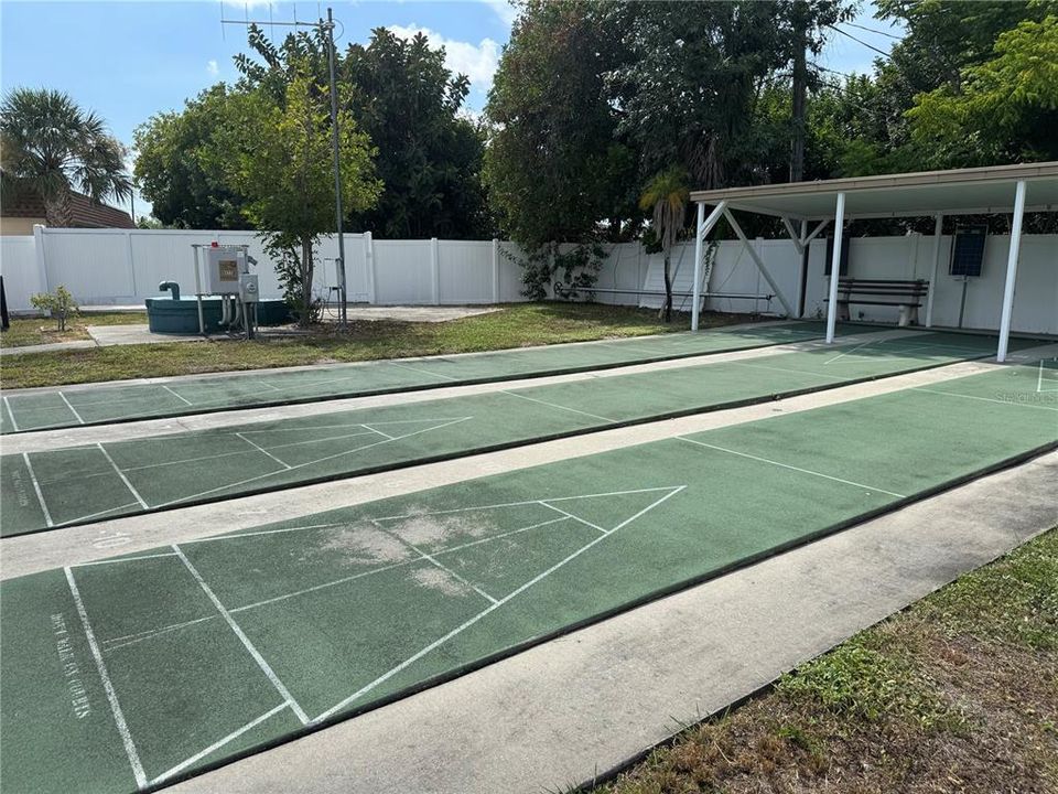 For Sale: $99,000 (2 beds, 1 baths, 1044 Square Feet)