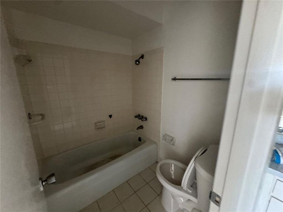 For Sale: $99,000 (2 beds, 1 baths, 1044 Square Feet)