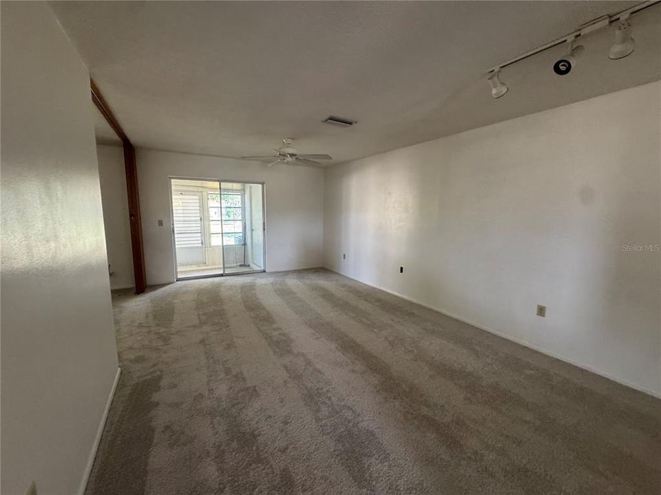 For Sale: $99,000 (2 beds, 1 baths, 1044 Square Feet)