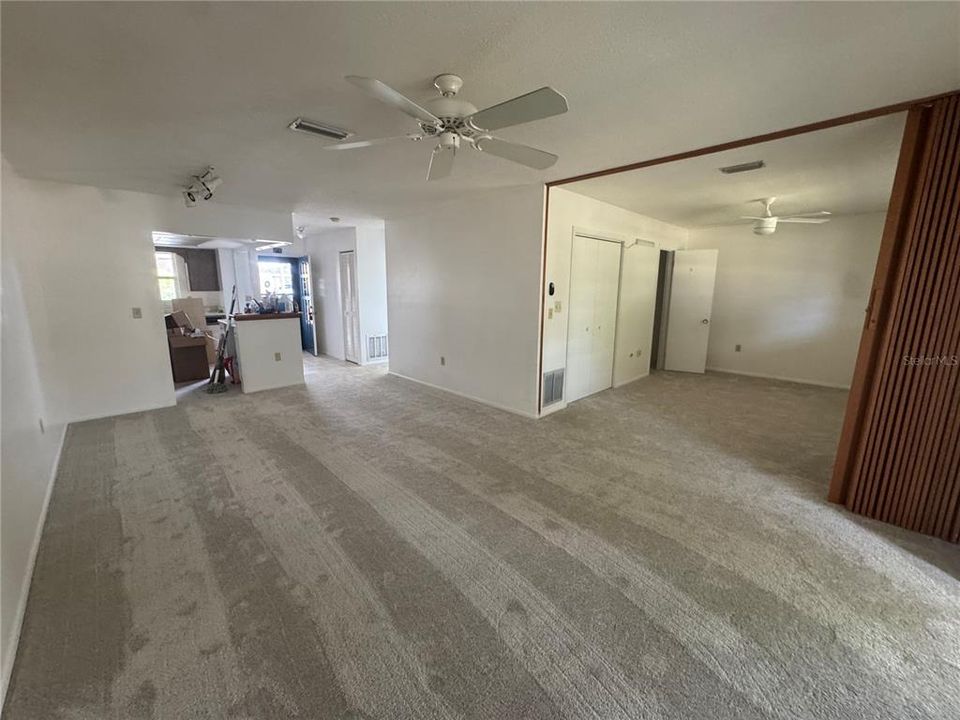 For Sale: $99,000 (2 beds, 1 baths, 1044 Square Feet)