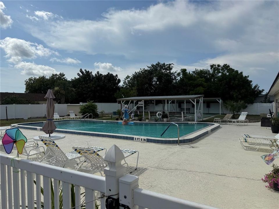 For Sale: $99,000 (2 beds, 1 baths, 1044 Square Feet)