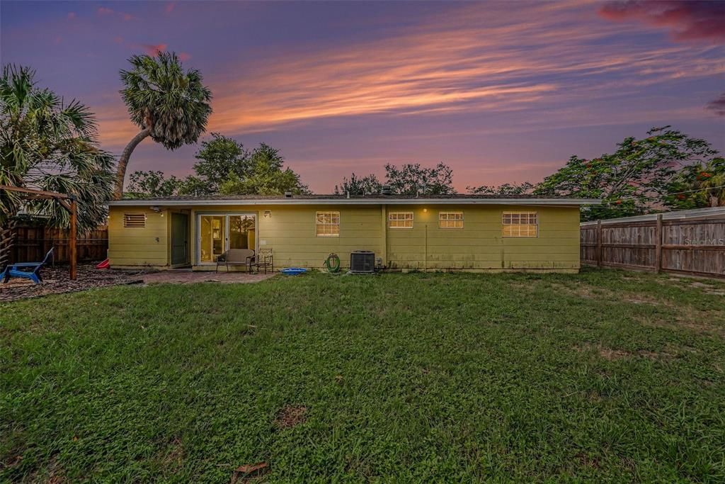 En Venta: $349,900 (4 camas, 2 baños, 1152 Pies cuadrados)